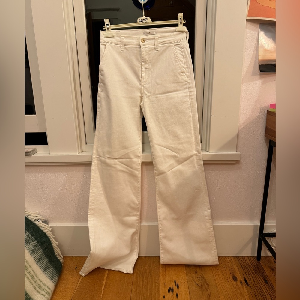 7 for all Mankind white high waist flare jeans. Size 28